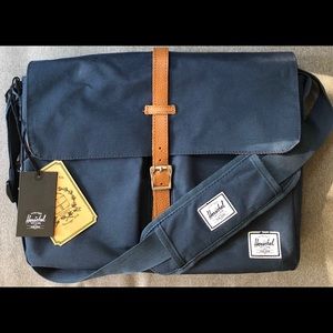 Herschel Columbia Messenger Bag (never worn)